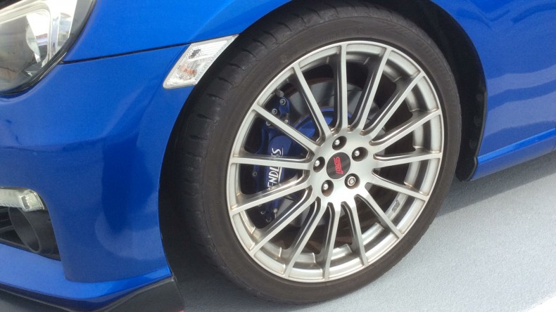 タイヤホイール前