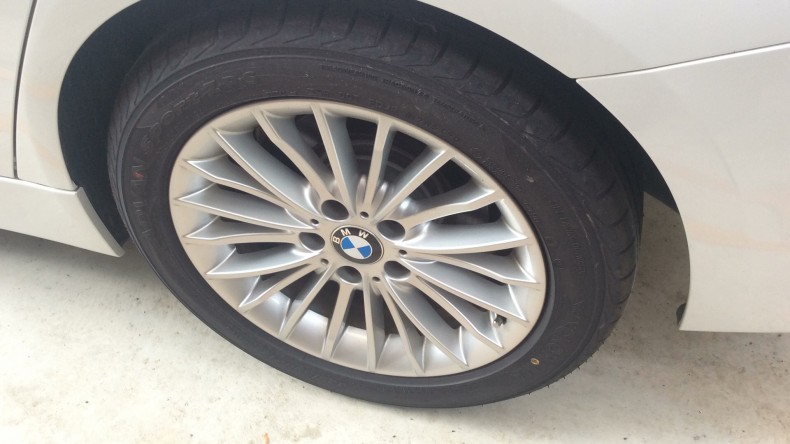 タイヤホイール前