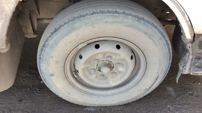 タイヤホイール前