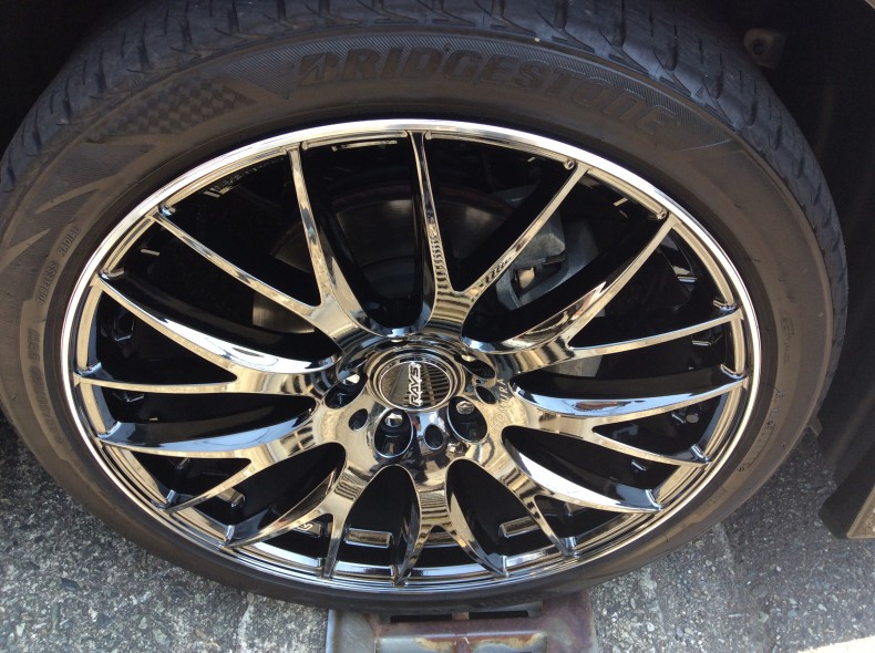 タイヤホイール前