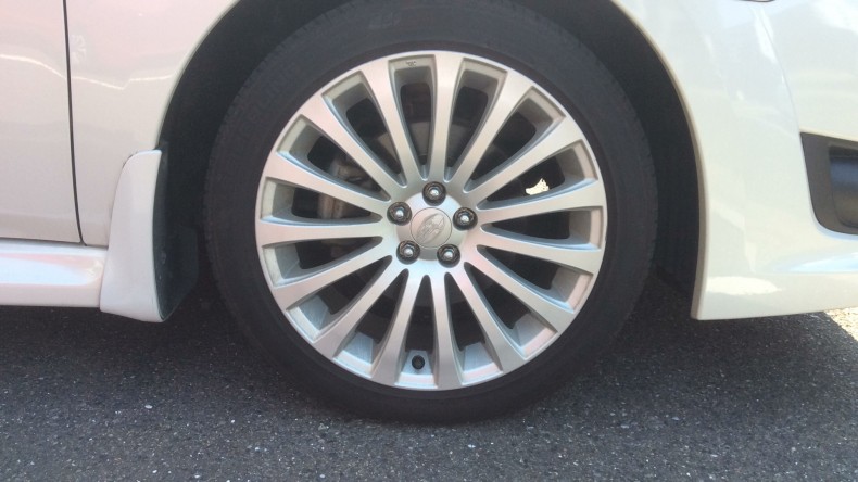 タイヤホイール前