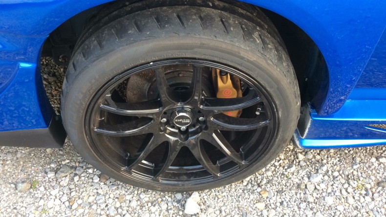 タイヤホイール前