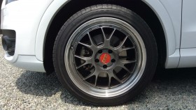 タイヤホイール前