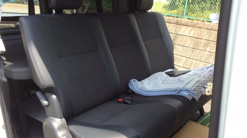 内装後方シート