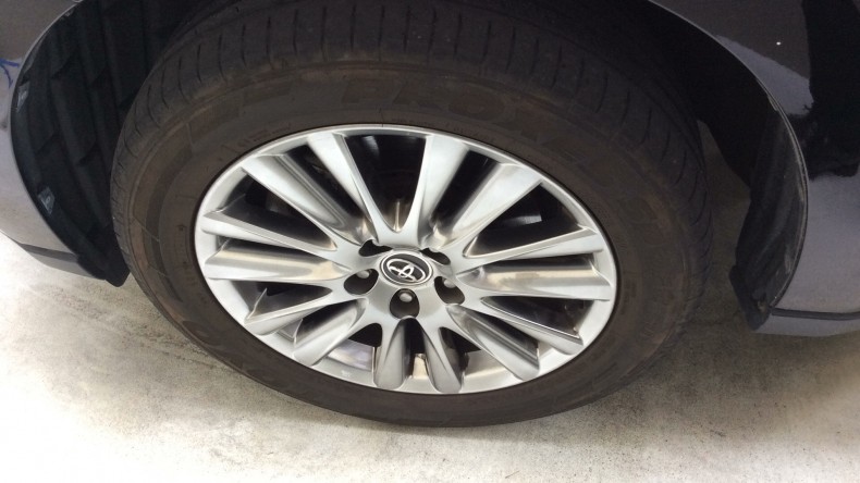 タイヤホイール前