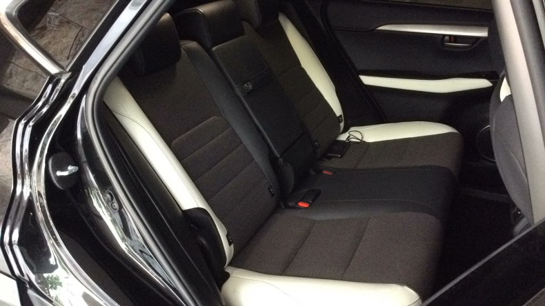 内装後方シート