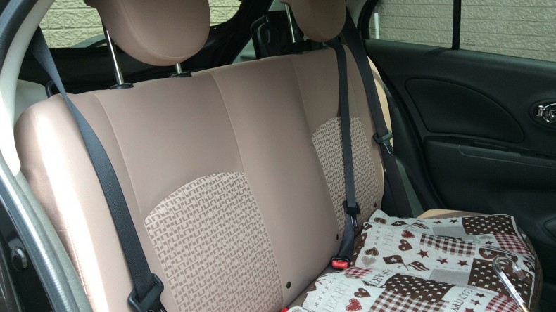 内装後方シート