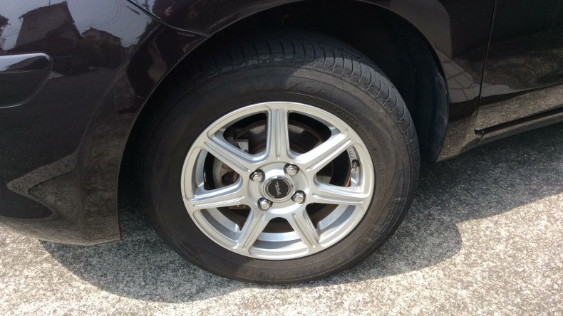 タイヤホイール前