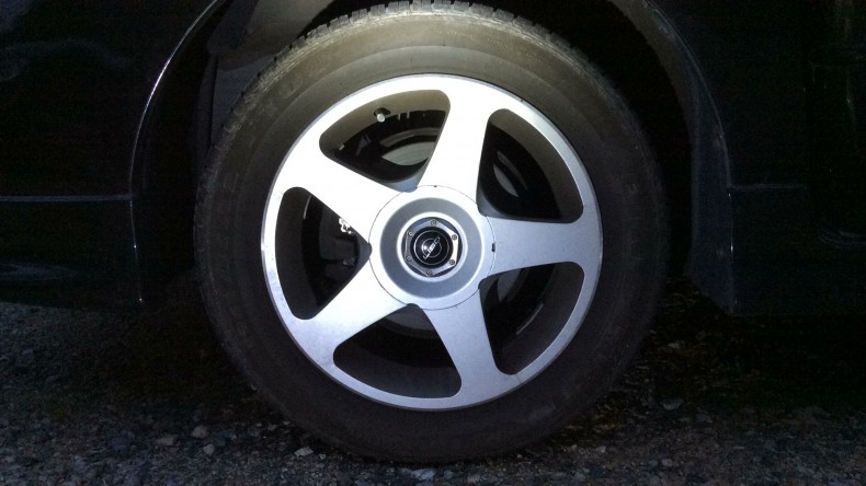 タイヤホイール前