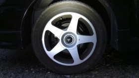 タイヤホイール前