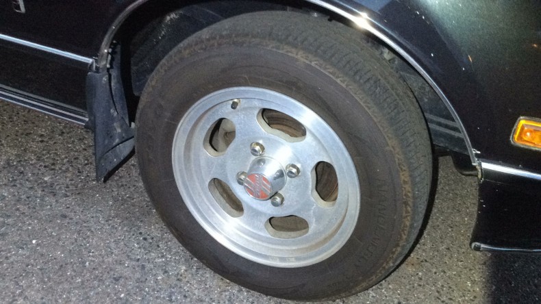 タイヤホイール前