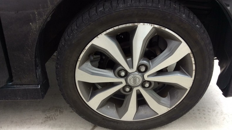 タイヤホイール前