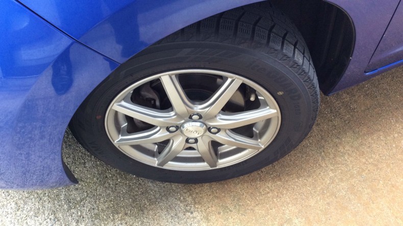 タイヤホイール前