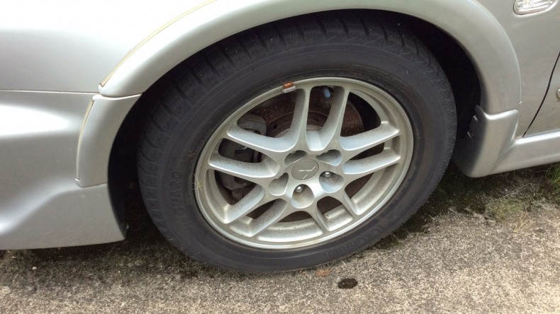 タイヤホイール前