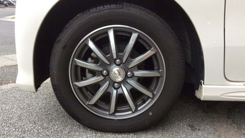 タイヤホイール前