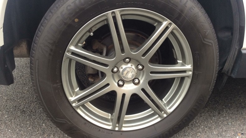 タイヤホイール前