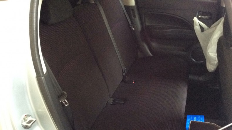 内装後方シート