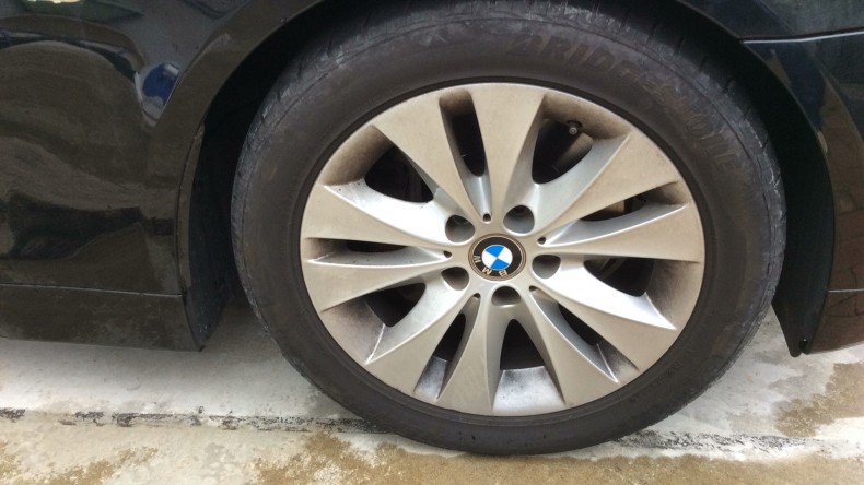 タイヤホイール前