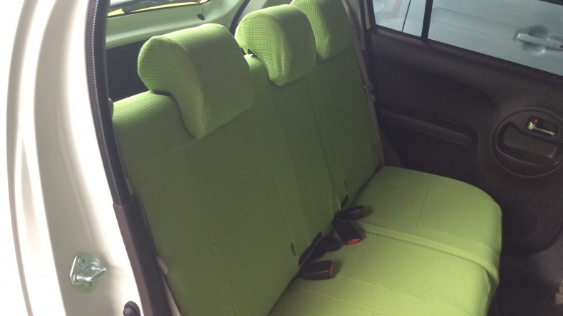 内装後方シート