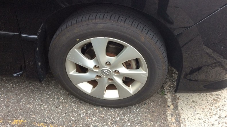 タイヤホイール前