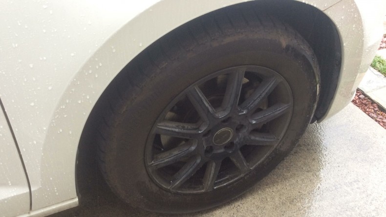 タイヤホイール前