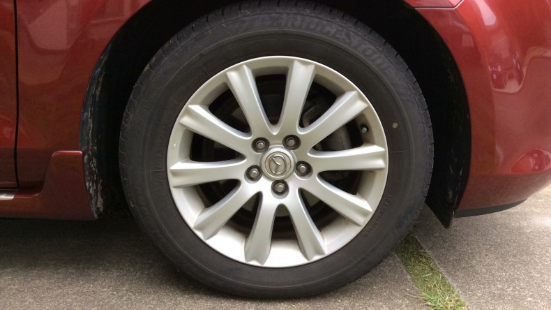 タイヤホイール前