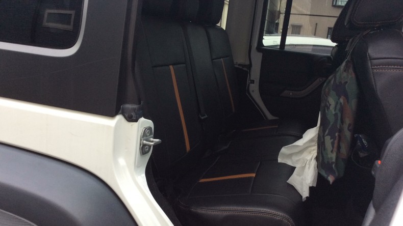 内装後方シート