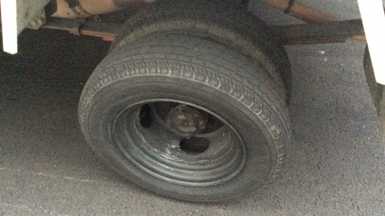 タイヤホイール前