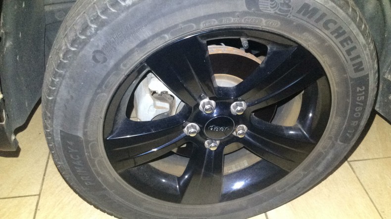 タイヤホイール前