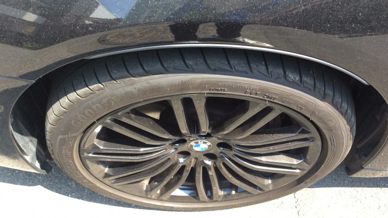 タイヤホイール前