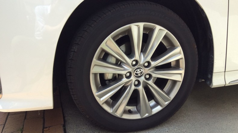 タイヤホイール前