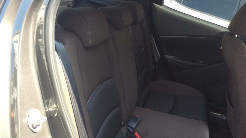 内装後方シート