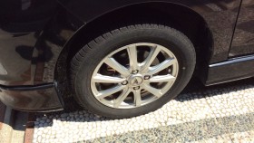 タイヤホイール前