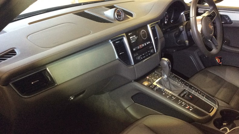 内装インパネ全体