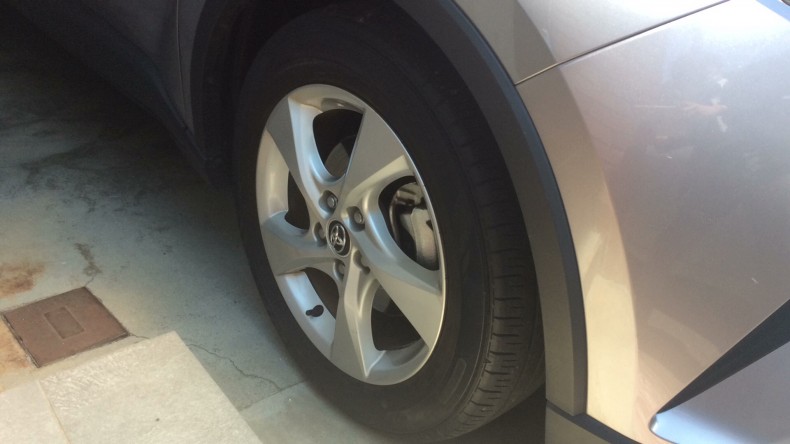 タイヤホイール前