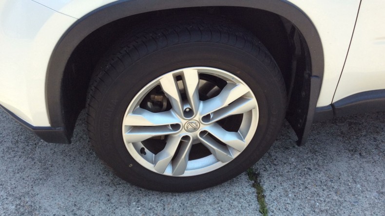 タイヤホイール前