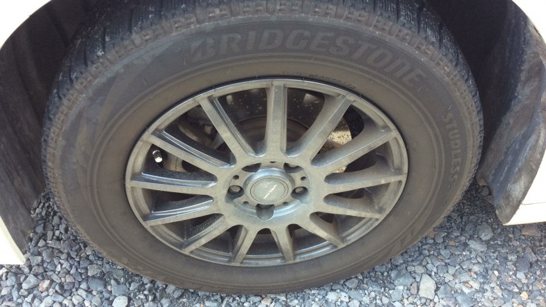 タイヤホイール前