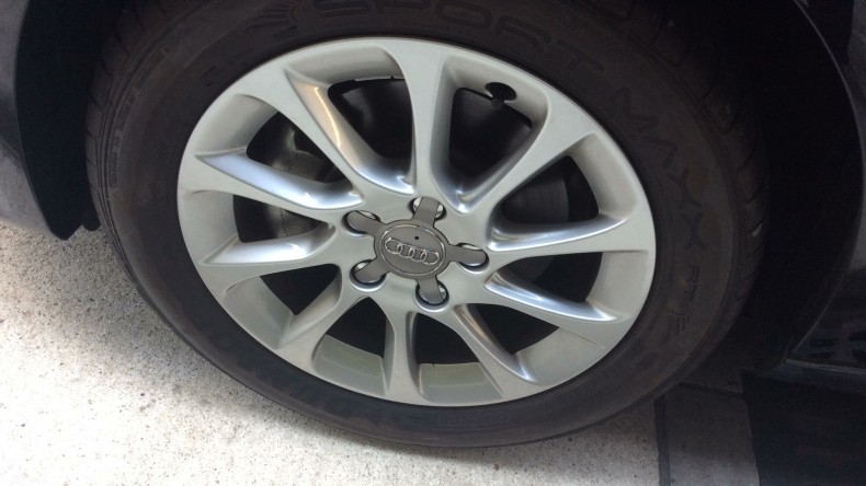 タイヤホイール前