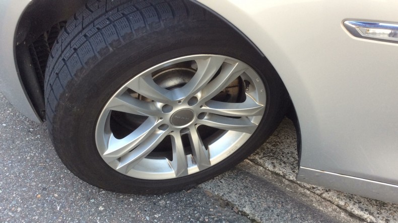 タイヤホイール前