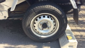 タイヤホイール前