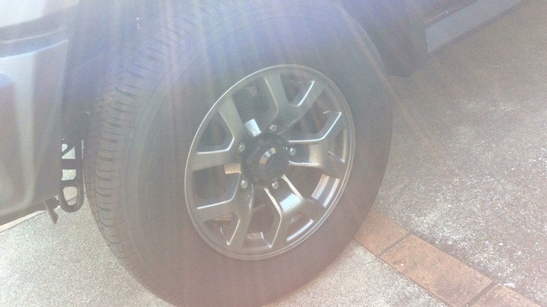 タイヤホイール前