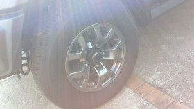 タイヤホイール前