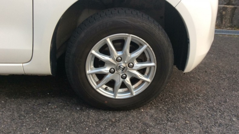 タイヤホイール前