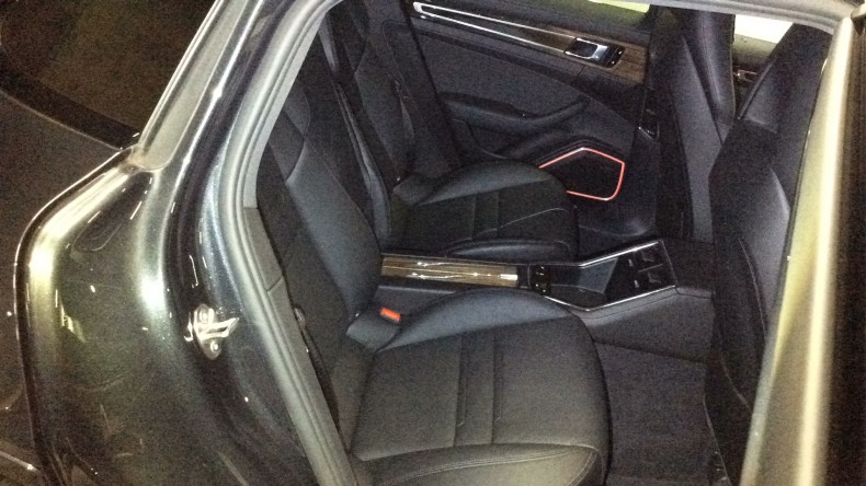 内装後方シート