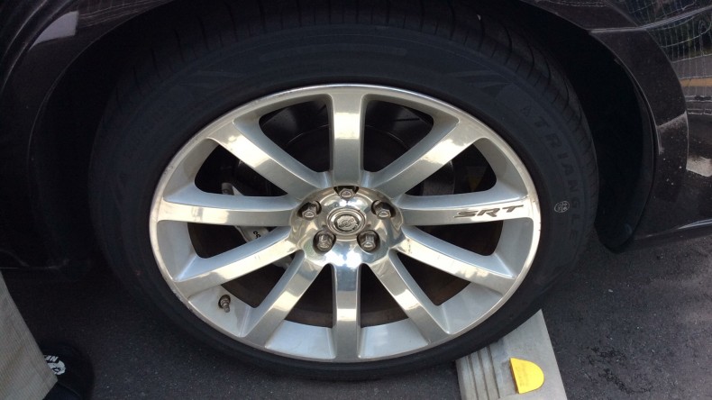 タイヤホイール前