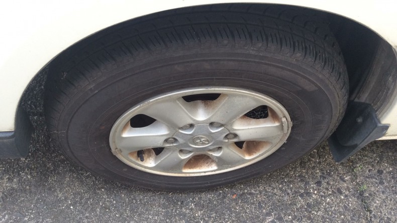 タイヤホイール前