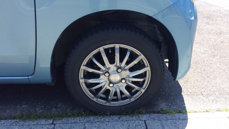 タイヤホイール前