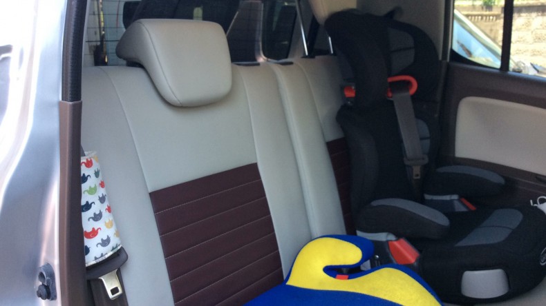 内装後方シート