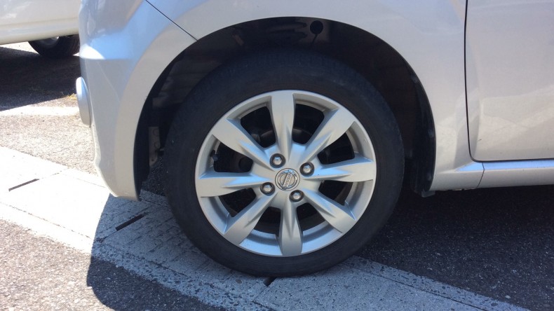 タイヤホイール前