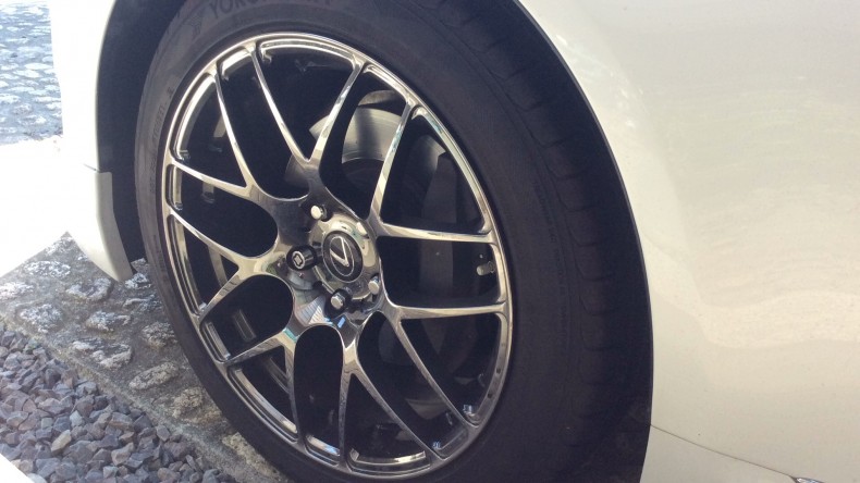 タイヤホイール前